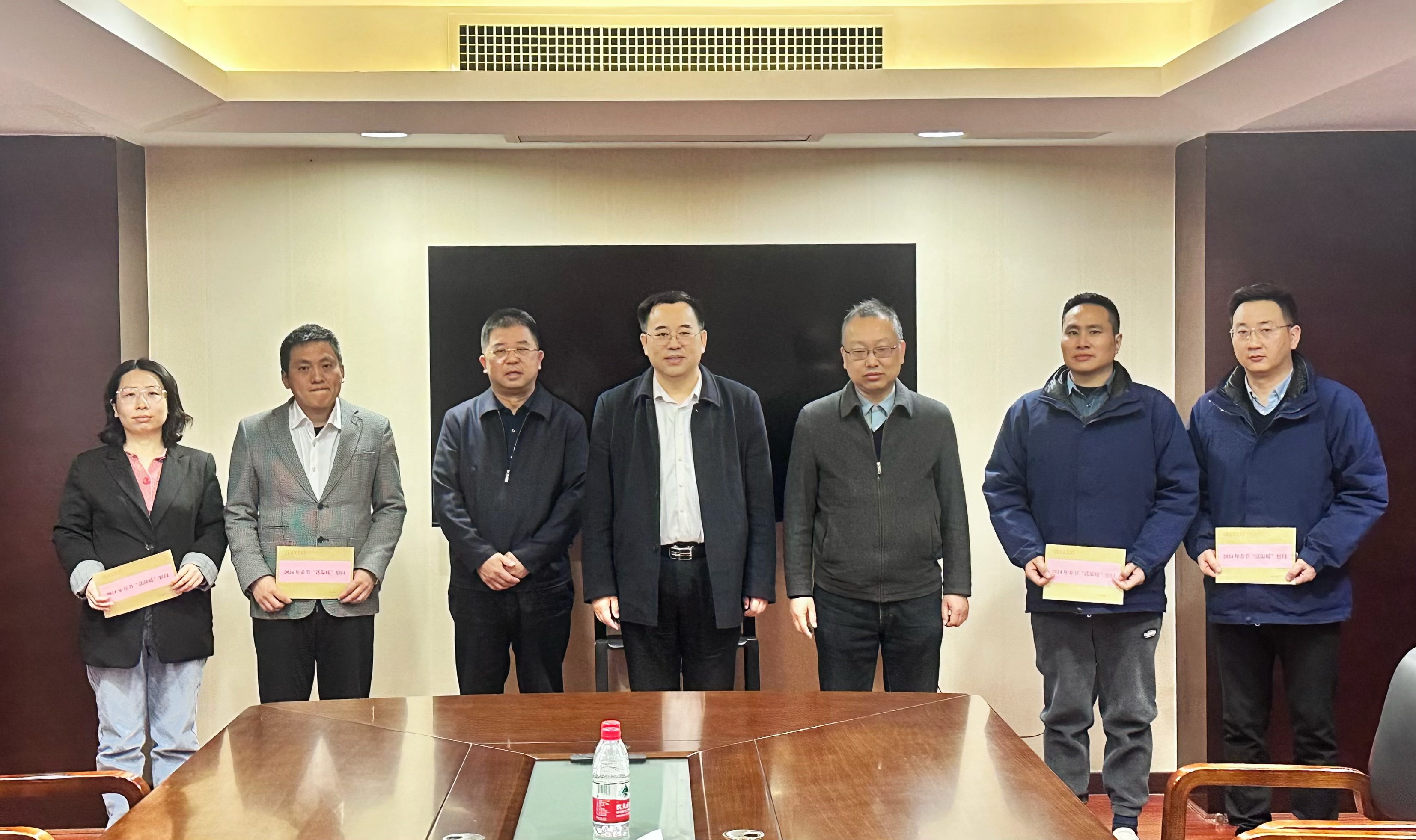 寒冬送温暖，关爱暖人心——乐动网页版-乐动(中国)官方
发展开展2024年春节“送温暖”走访慰问活动